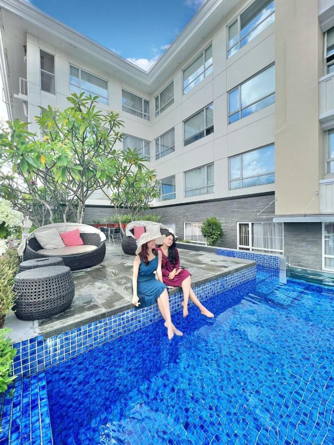 Grand Zuri Malioboro Hotel Yogyakarta Kültér fotó