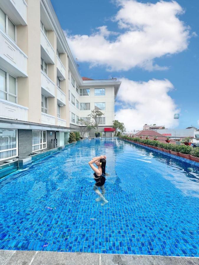 Grand Zuri Malioboro Hotel Yogyakarta Kültér fotó