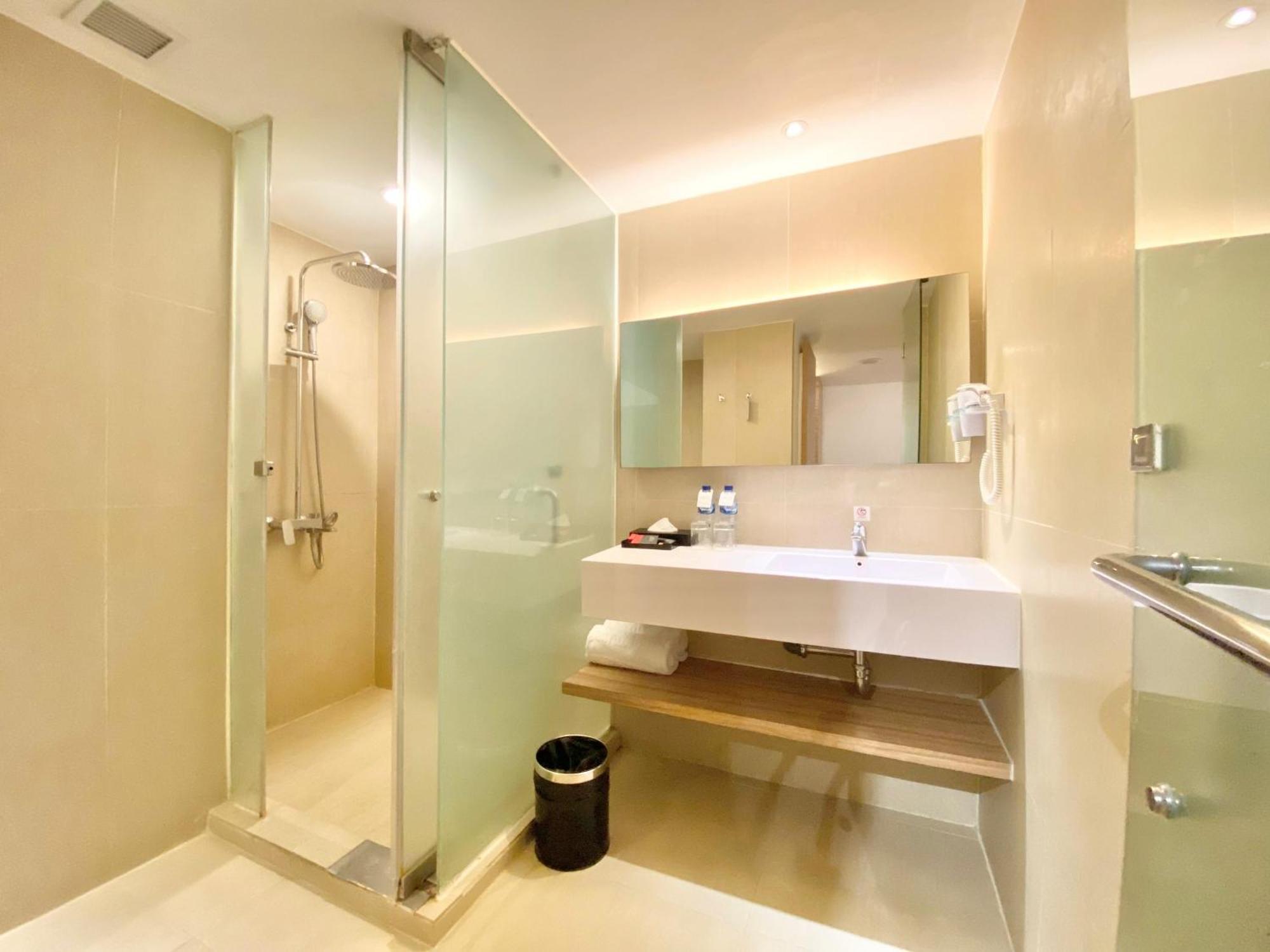 Grand Zuri Malioboro Hotel Yogyakarta Kültér fotó