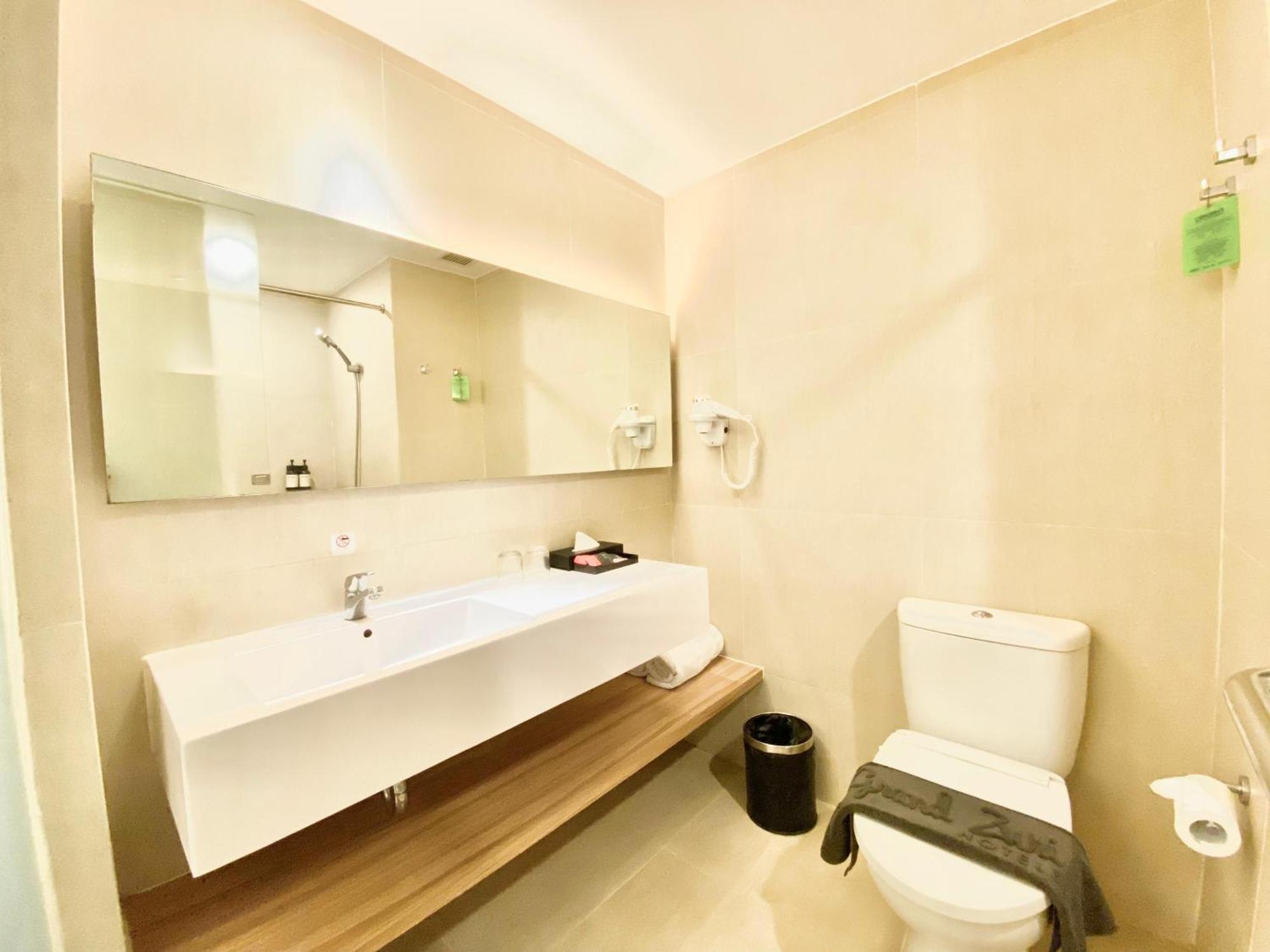 Grand Zuri Malioboro Hotel Yogyakarta Kültér fotó